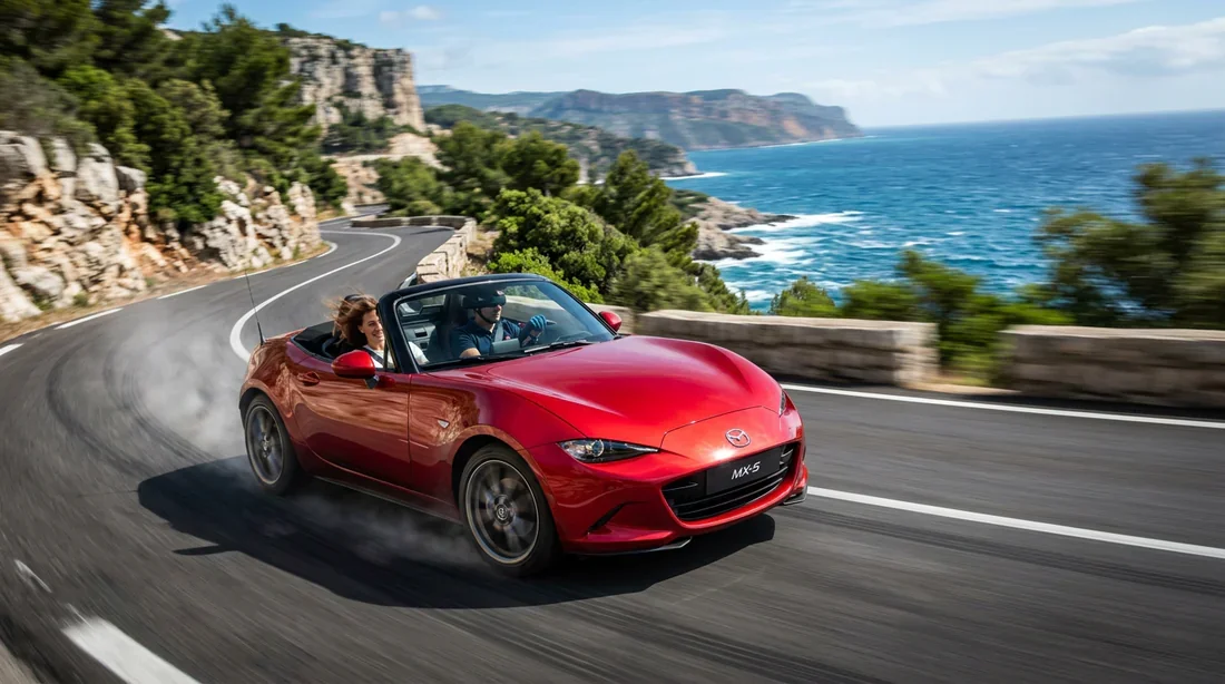 Le plaisir de conduite de la Mazda MX-5 Mazda MX-5 ND en conduite dynamique sur route côtière